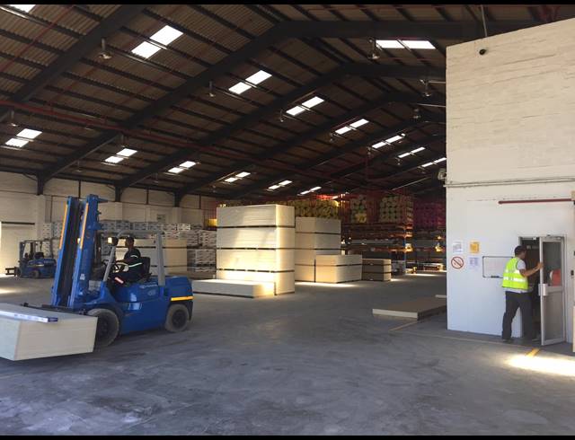 3,160M² FACTORY TO LET IN PAARDEN EILAND